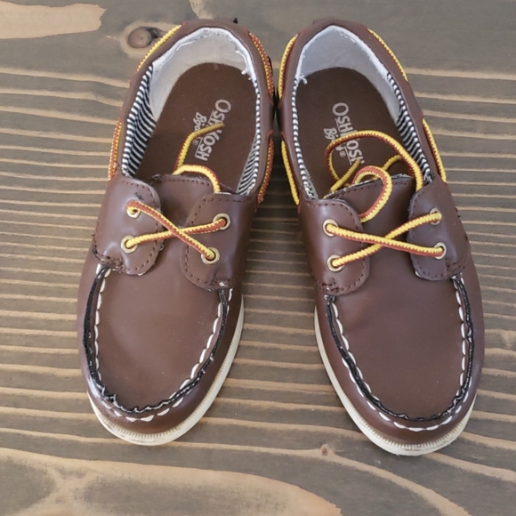 Boys osh kosh boat shoes in brown - Picture 2 of 6